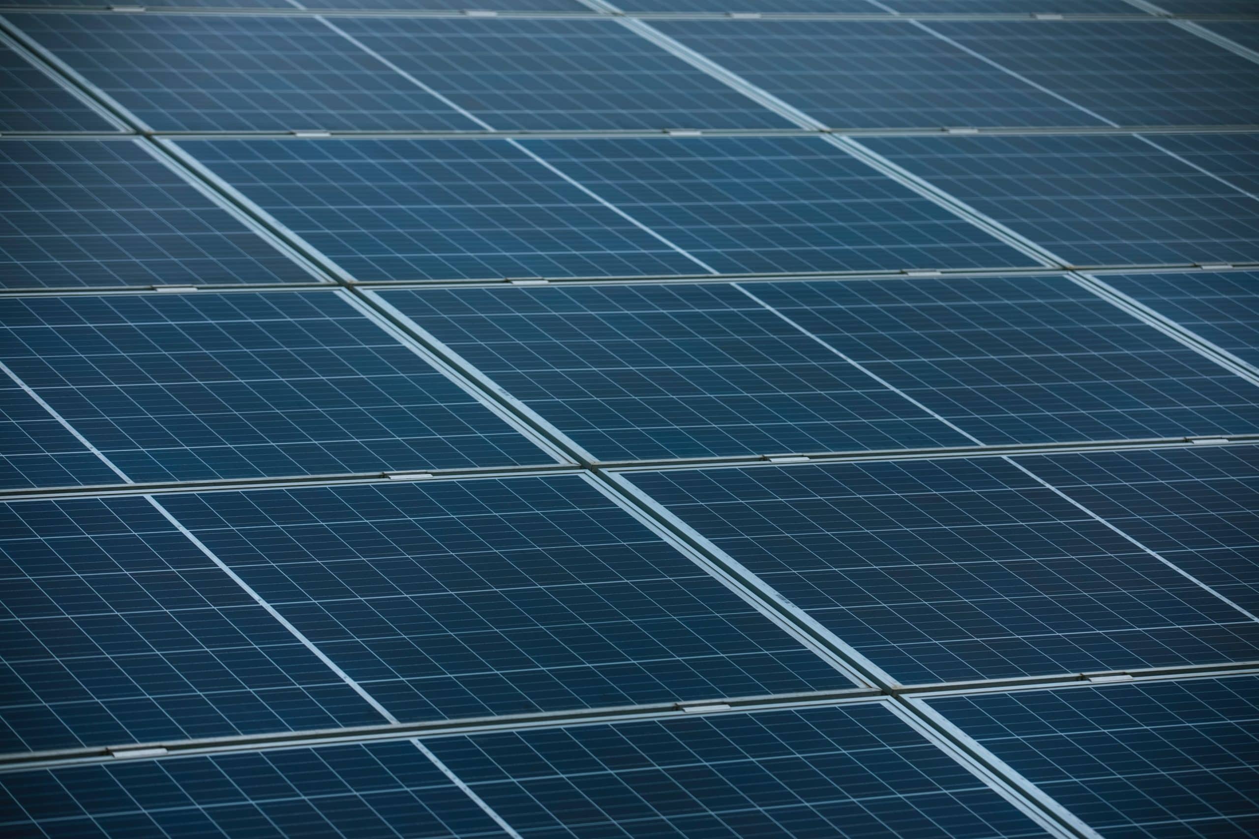 Aurinkoenergiaa kuuteen uuteen M2-Kotien taloon – Tehokkaat aurinkosähköjärjestelmät tuovat kestävyyttä asumiseen