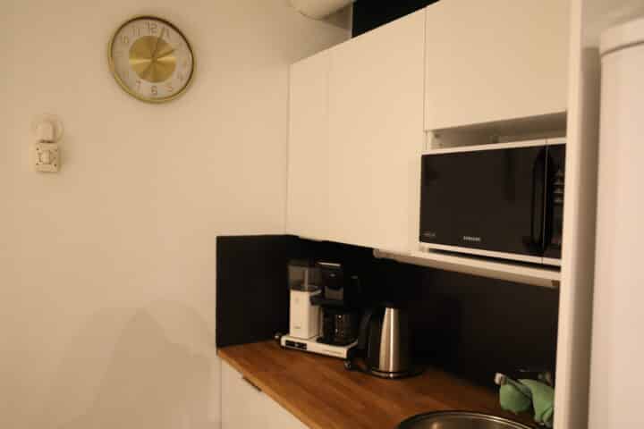 Saagatie 12 asukastilan keittiö.